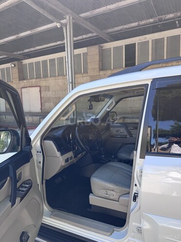 Mitsubishi Pajero-5