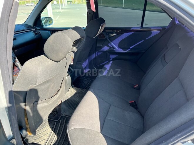 Mercedes E 220-4