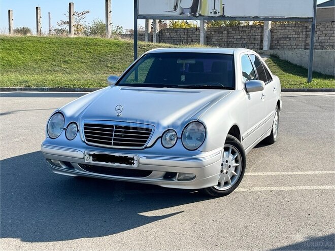 Mercedes E 220-1