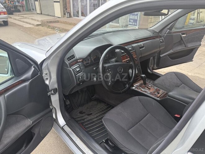 Mercedes E 220-6