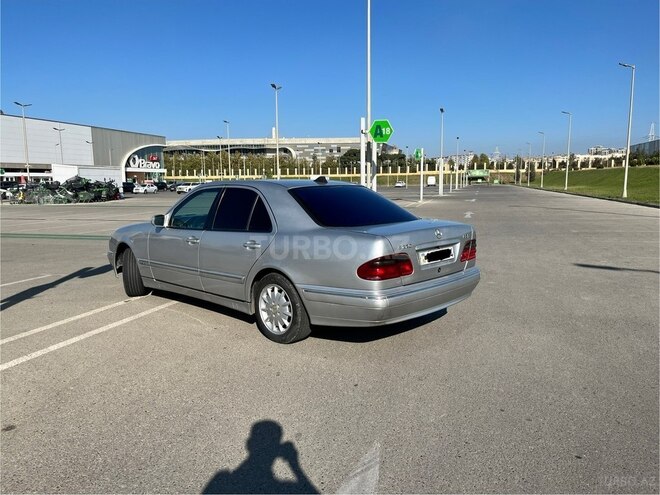Mercedes E 220-5