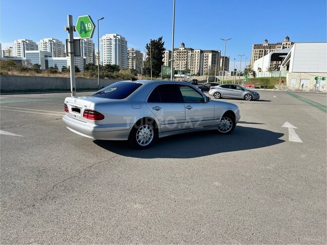 Mercedes E 220-2
