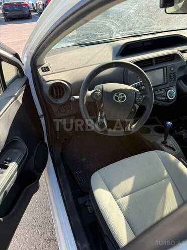 Toyota Aqua-5