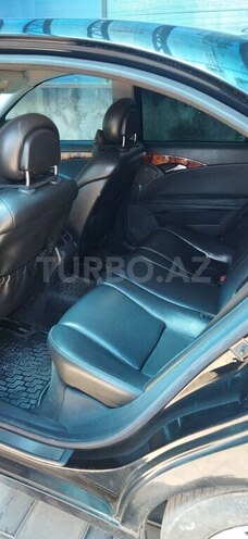 Mercedes E 220-11