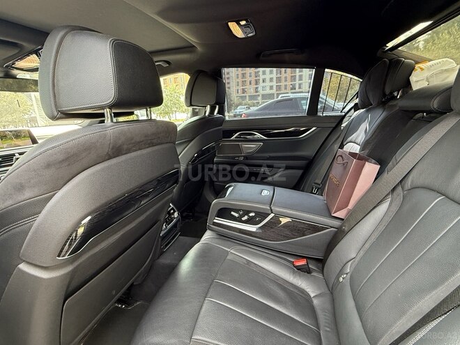 BMW 740-9