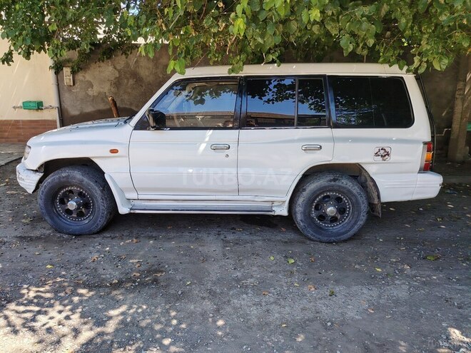 Mitsubishi Pajero-2