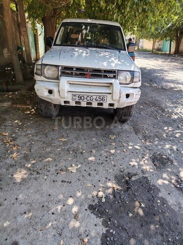 Mitsubishi Pajero-1