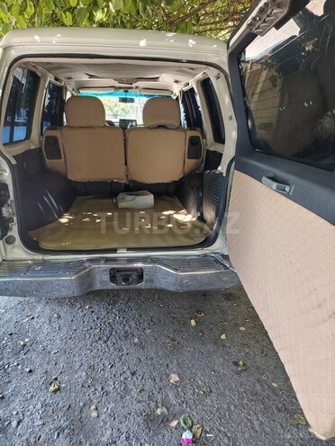 Mitsubishi Pajero-7