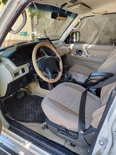 Mitsubishi Pajero-5