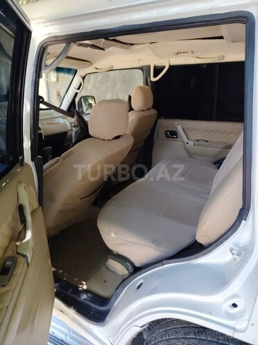 Mitsubishi Pajero-6