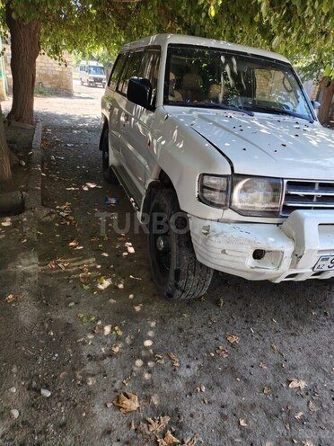 Mitsubishi Pajero-4