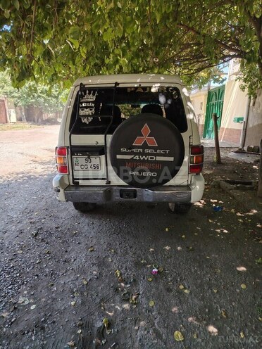 Mitsubishi Pajero-3