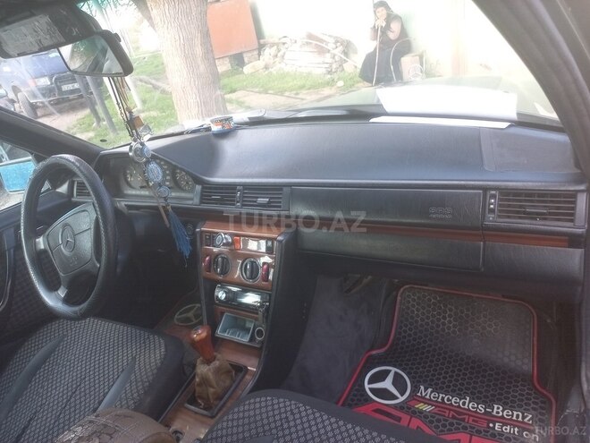Mercedes 250 D-6