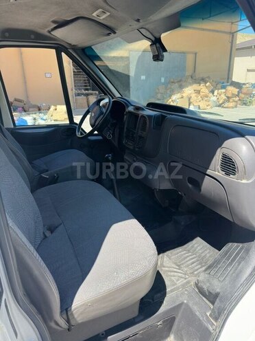 Ford Transit-5