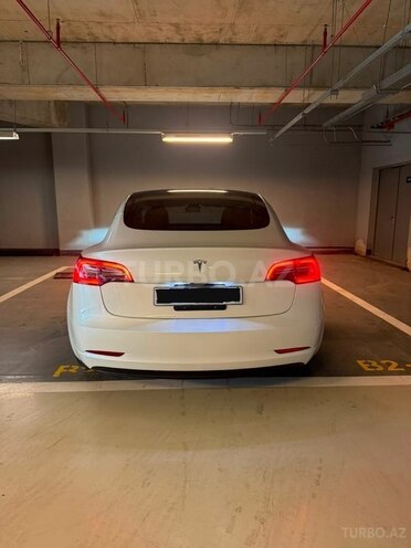 Tesla Model 3-2
