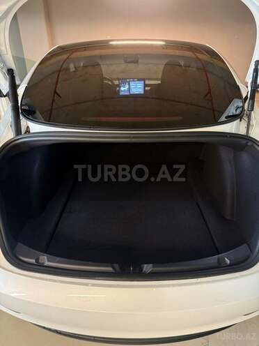 Tesla Model 3-9