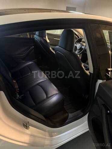 Tesla Model 3-6