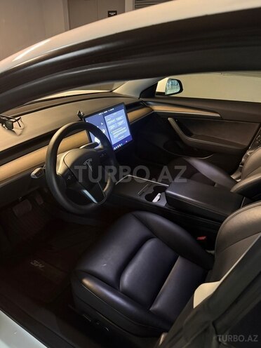 Tesla Model 3-4