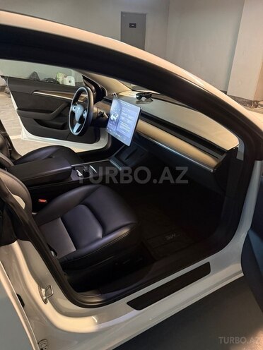 Tesla Model 3-5