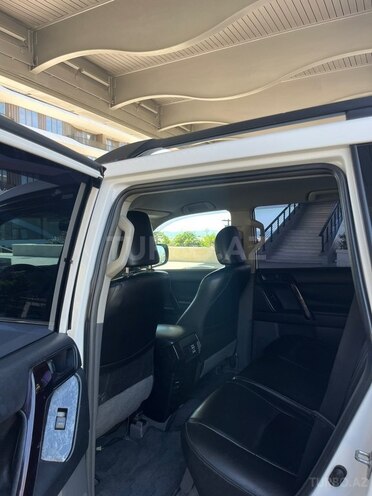 Toyota Land Cruiser Prado-4