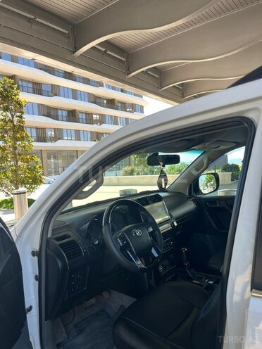Toyota Land Cruiser Prado-5