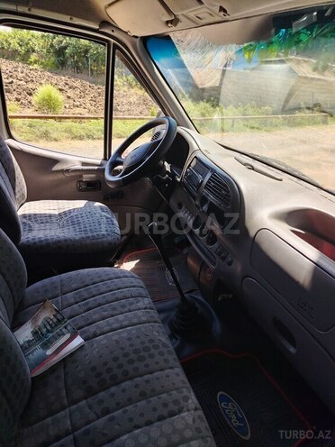 Ford Transit-3