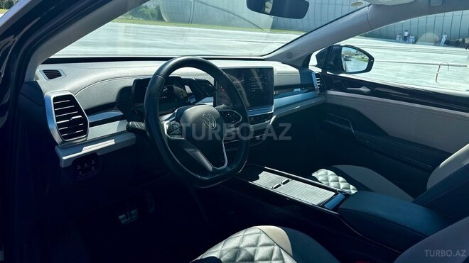Volkswagen ID.6 Crozz-9