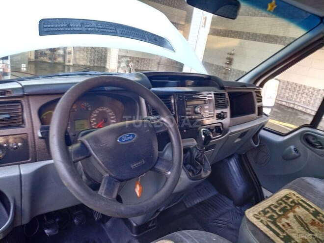 Ford Transit-20