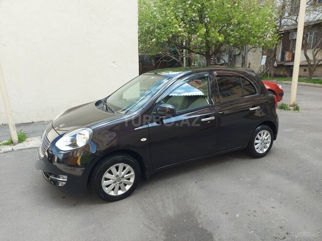 Nissan March-9