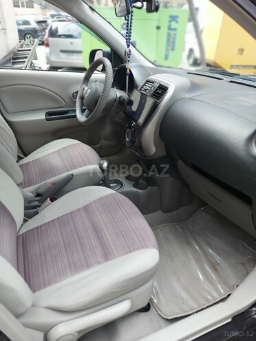 Nissan March-11