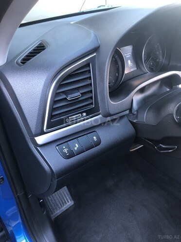 Hyundai Elantra-10