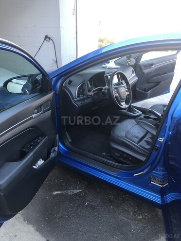 Hyundai Elantra-13
