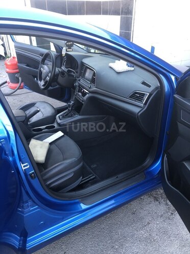 Hyundai Elantra-15