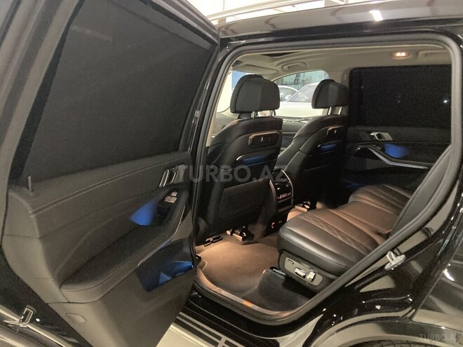 BMW X7-17