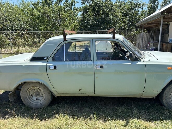 GAZ 3102 "Volga"-4