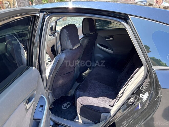 Toyota Prius-10