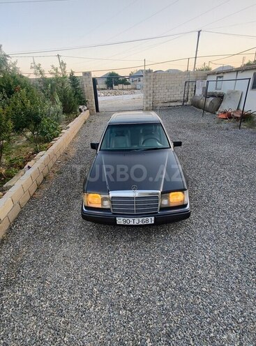 Mercedes 200 E-1