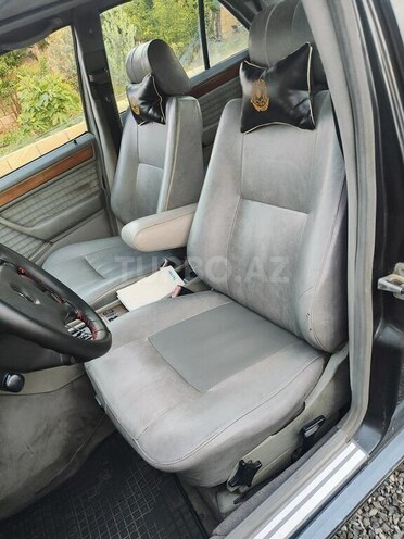 Mercedes 200 E-12