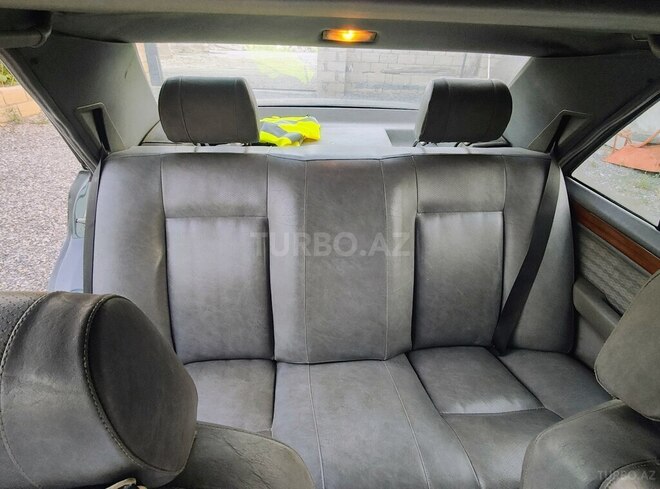 Mercedes 200 E-14