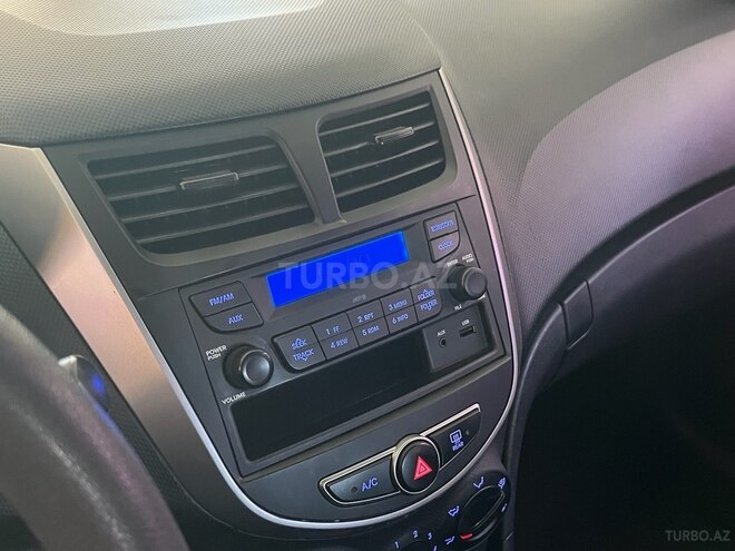Hyundai Accent-6