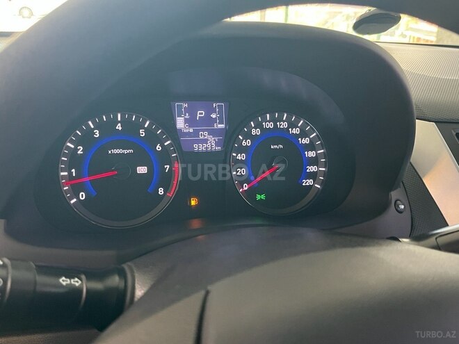 Hyundai Accent-5