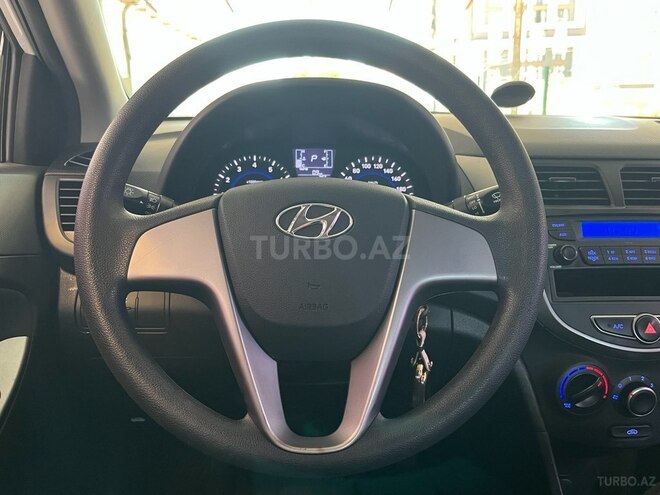 Hyundai Accent-4
