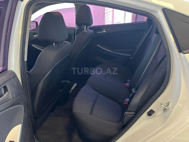 Hyundai Accent-13