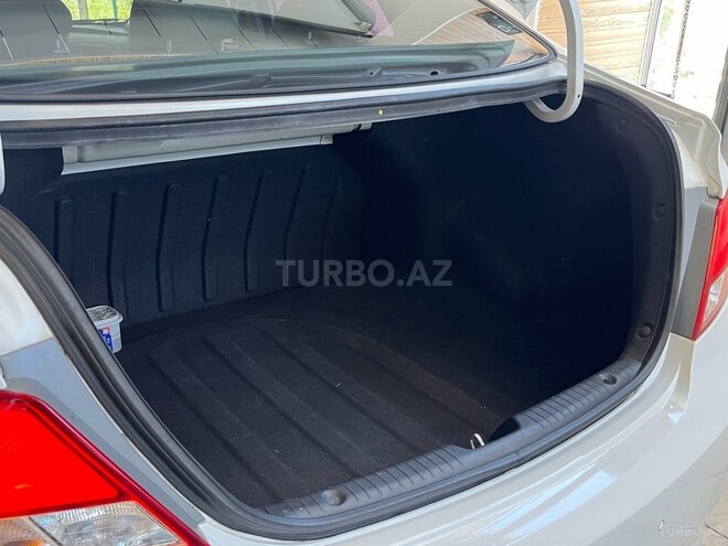 Hyundai Accent-14
