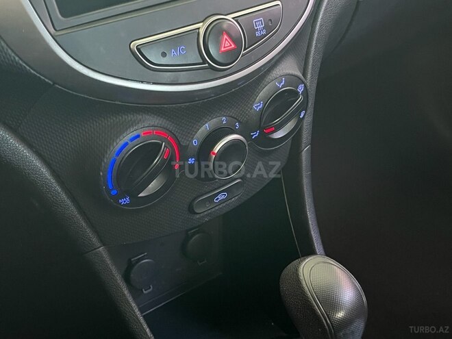 Hyundai Accent-7