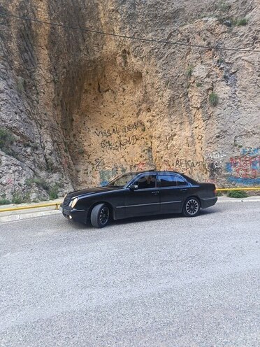 Mercedes E 270-2