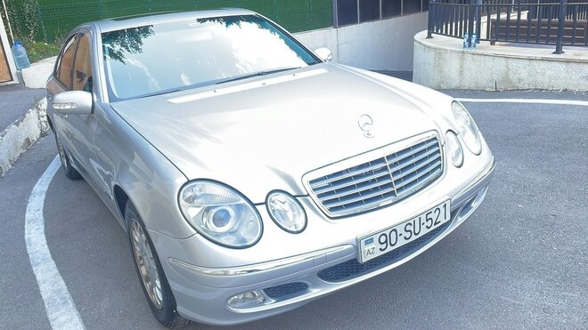 Mercedes E 240-5