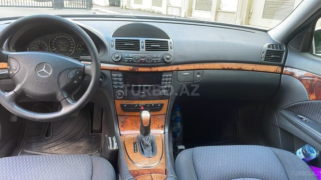 Mercedes E 240-3