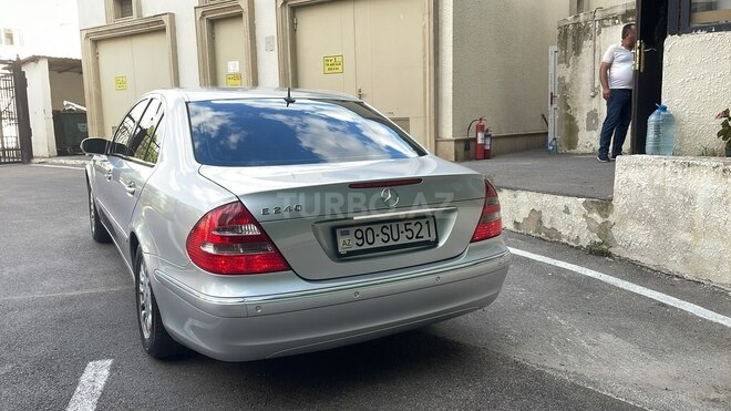 Mercedes E 240-2