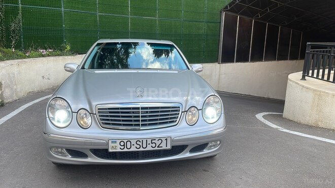 Mercedes E 240-1